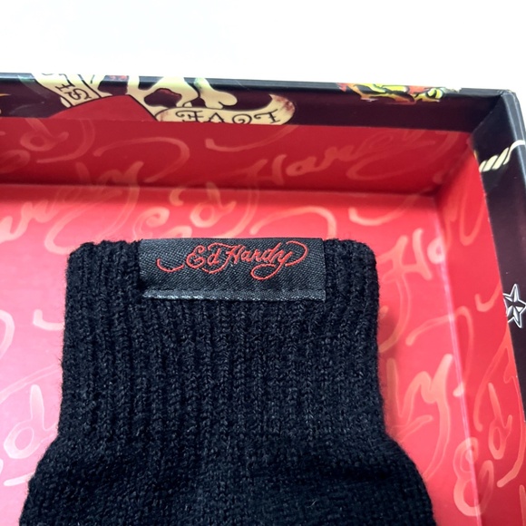 NWT 2pc Ed Hardy Beanie & Gloves Gift Set Pom Pom Hat Rhinestone Heart Black Red - Picture 5 of 8